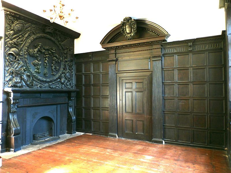 File:Overmantel PotheridgeMerton Devon.JPG