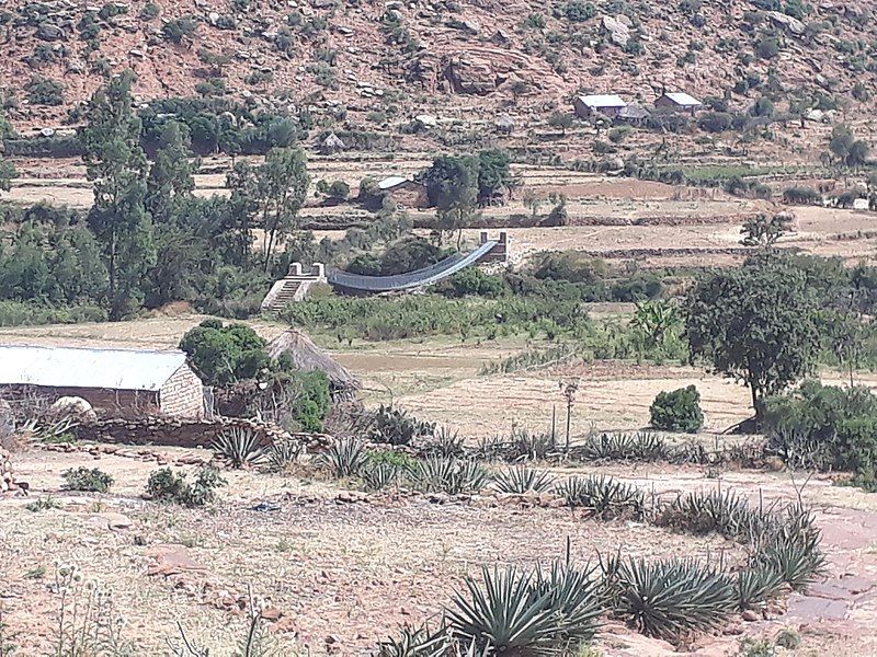 File:Rubaksa footbridge.jpg