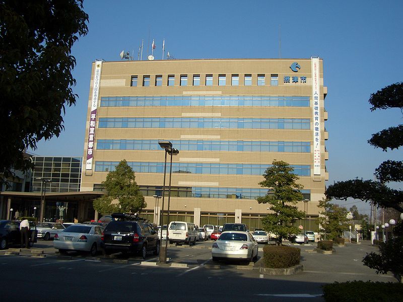 File:Settsu city hall.JPG