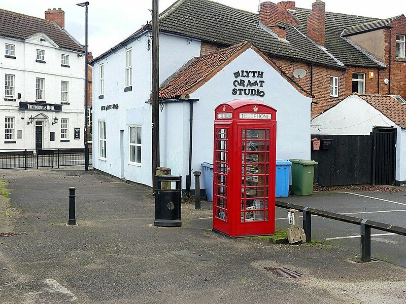 File:Telephone Kiosk, Blyth.jpg