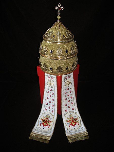 File:Tiara Benedict XVI.JPG