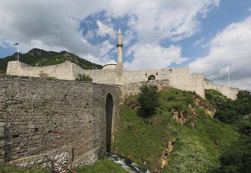 File:Travnik Fort.jpg