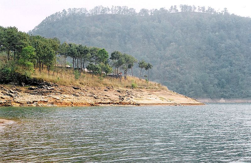 File:Umiam Lake Meghalaya.jpg