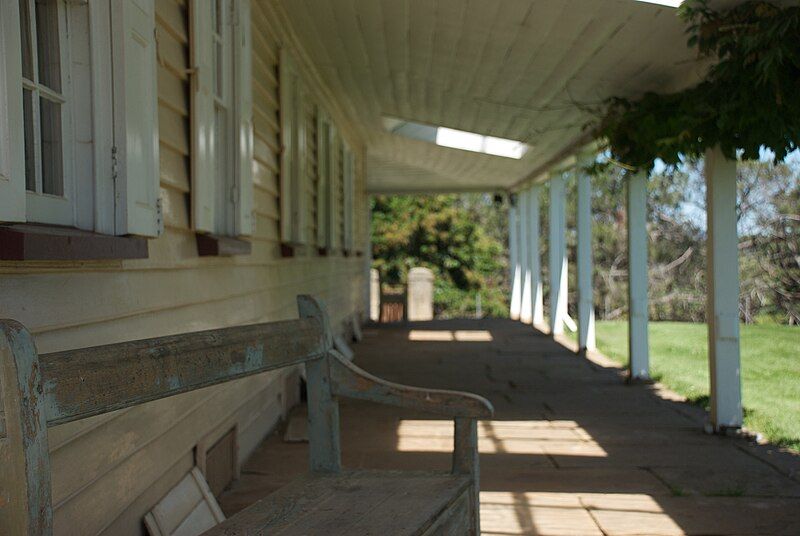 File:WoolmersEstateLongfordVeranda.jpg