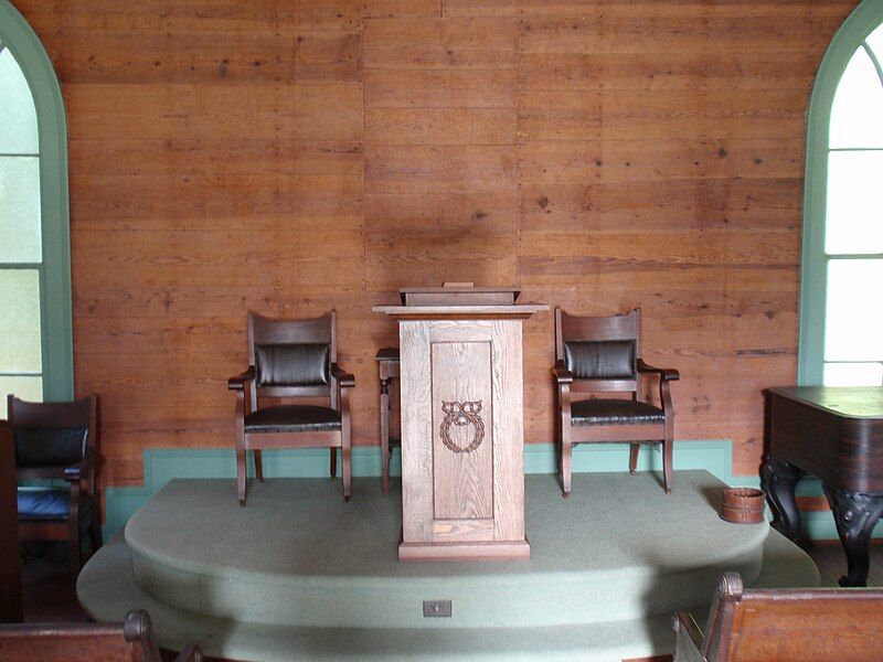 File:Altar and pulpit.jpg