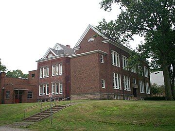 Side view of district offices. Section in middle of building is original 1888 portion.