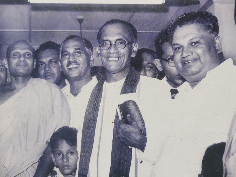 File:Marikar with Bandaranayake.jpg