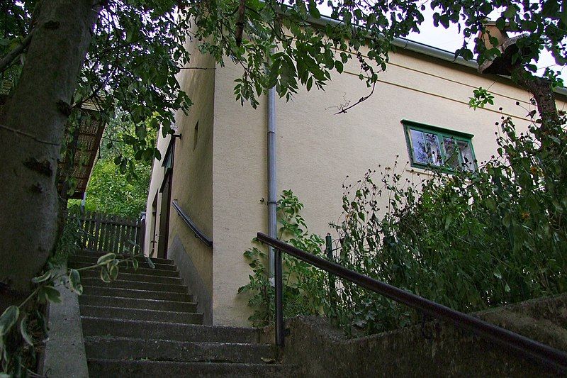 File:Matzen Presshaus.jpg