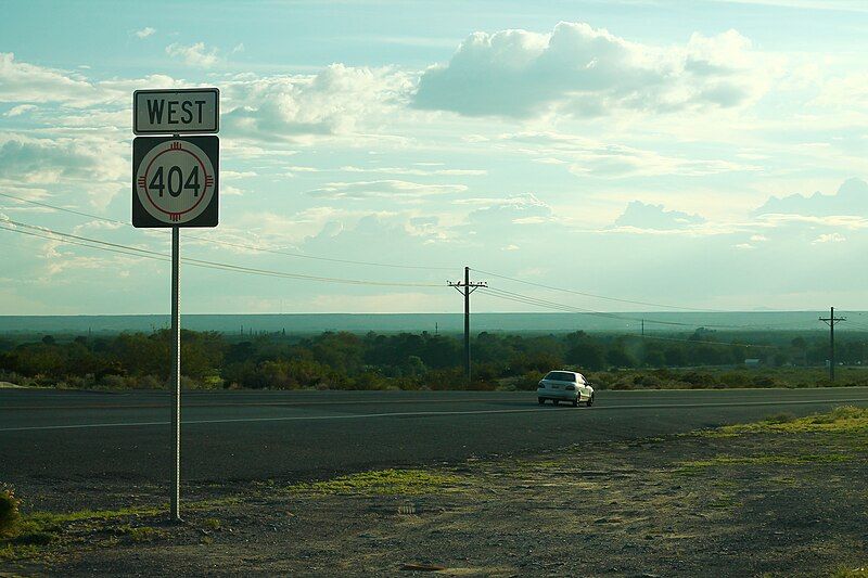 File:NM404wSignRoadside (29963269916).jpg