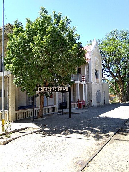 File:Okahandja Bahnhof.jpg