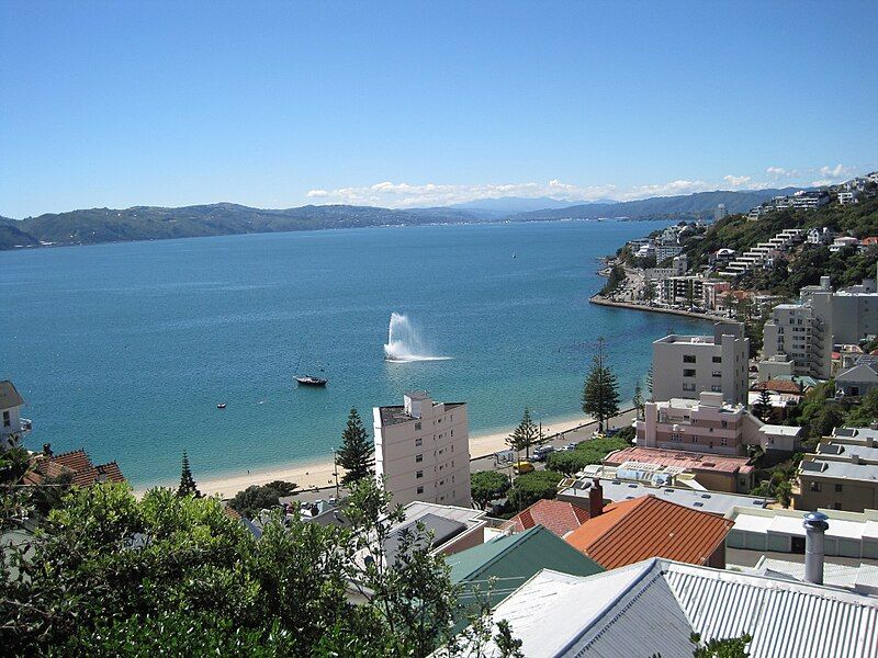 File:Quartier Oriental Bay.jpg