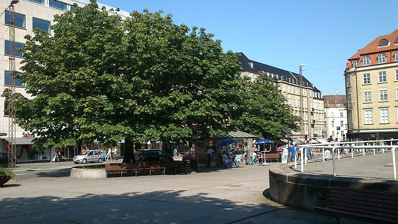 File:Rådhuspladsen (Aarhus) 2.jpg