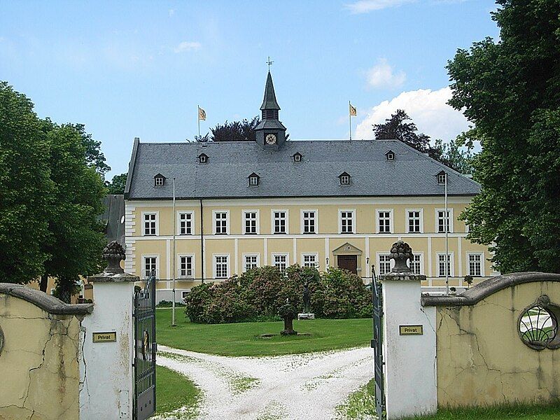 File:Schloss Oberzwieselau.JPG