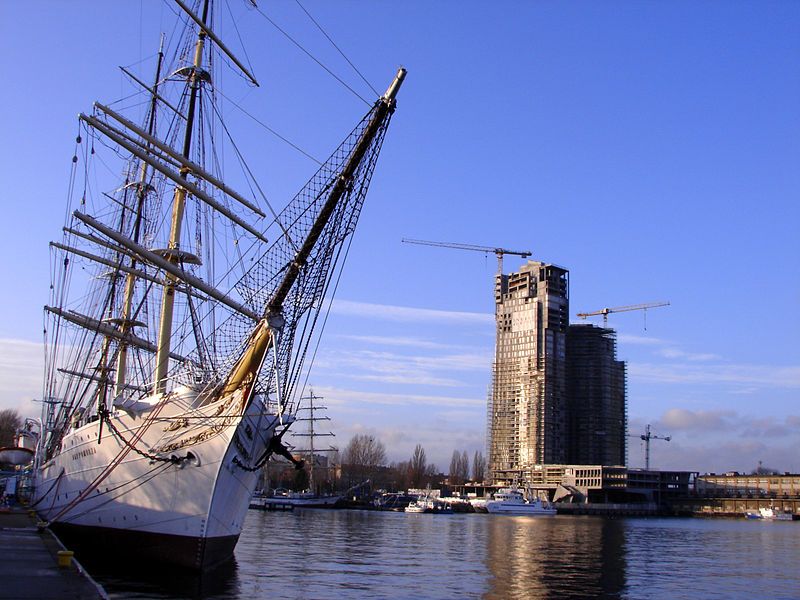 File:Sea Towers Skwer.jpg