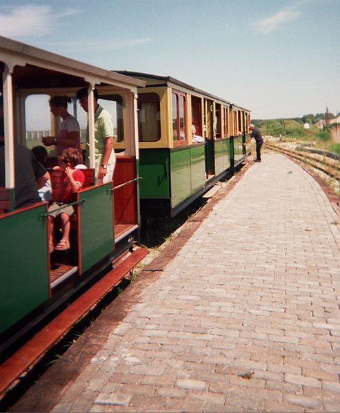 File:Tramhalte Wassenaarse Wetering.jpg