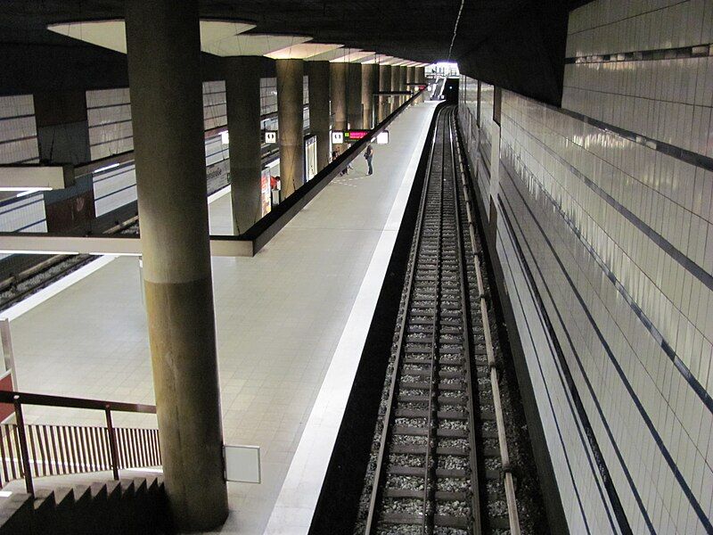 File:U-Bahnhof Steinstraße 2.jpg