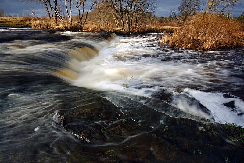 File:Waterfall Vahiküla.jpg