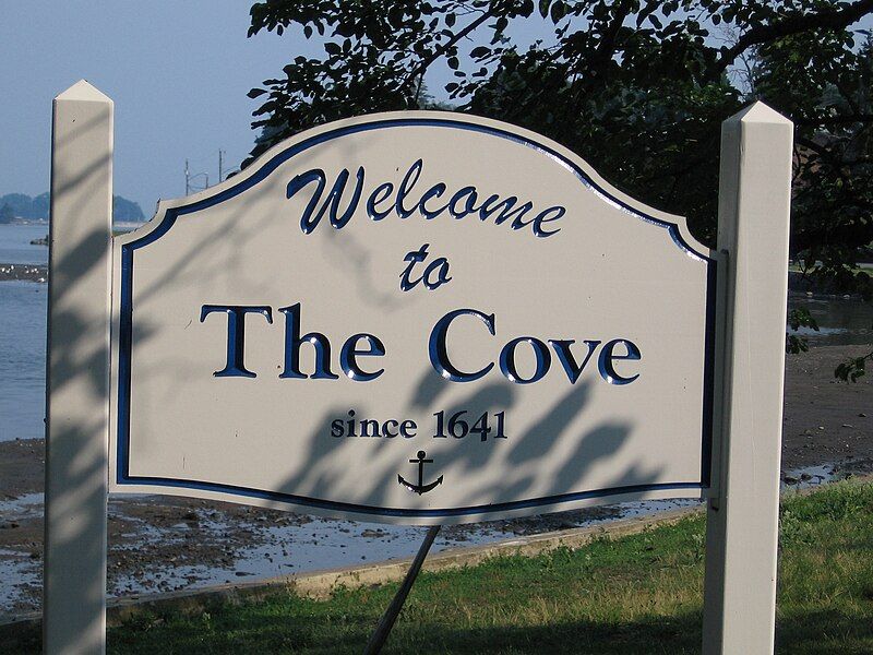 File:WelcomeToTheCoveStamfordCT2007.jpg