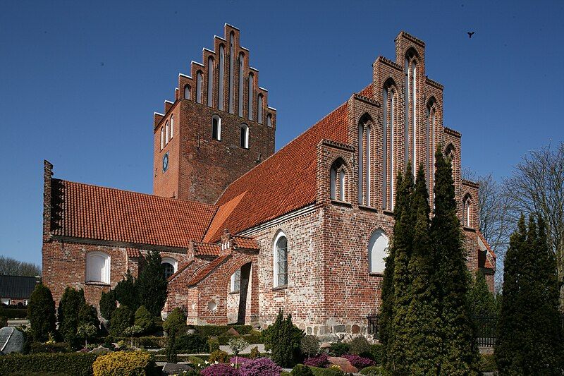 File:Boeslunde kirke 20090411-04.jpg