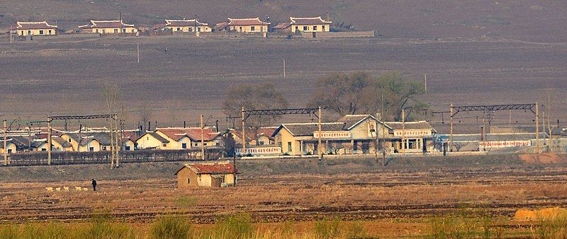 File:DPRK Kangal-li station.jpg