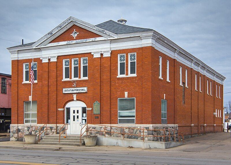 File:Decatur Town Hall.jpg