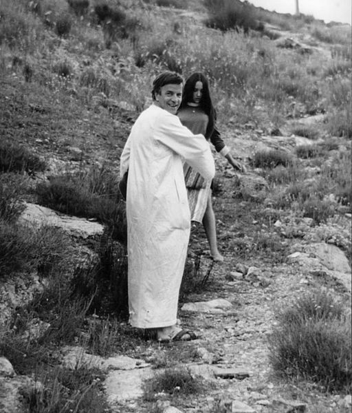 File:Director-Franco-Zeffirelli-and-Olivia-Hussey-in-the-movie-Romeo-and-Juliet-391759001112.jpg