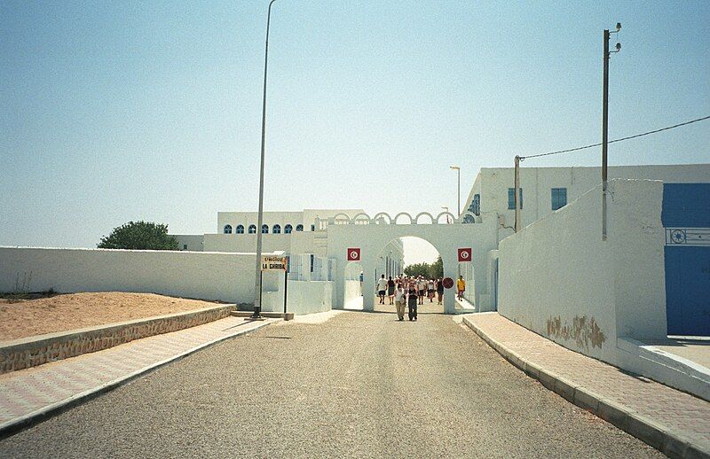 File:El-Ghriba Synagogue.jpg