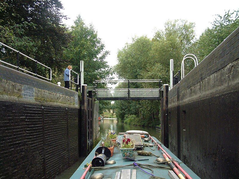 File:Harlow Mill Lock.jpg