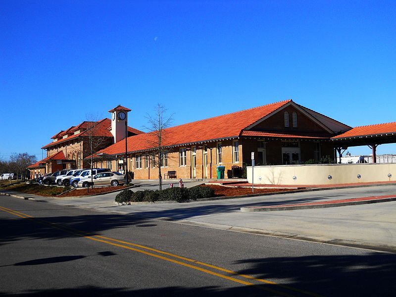 File:Hattiesburg Amtrak Station.jpg