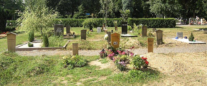 File:Karlsruhe Hauptfriedhof muslimisch.jpg