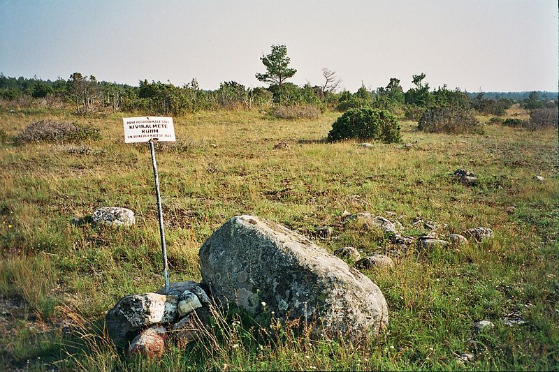 File:Kaugatoma kalmeväli.jpg