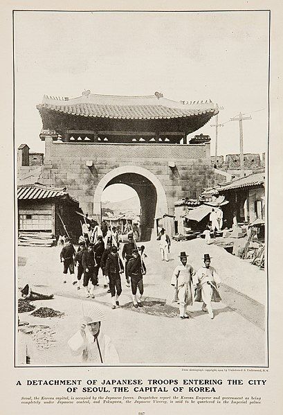 File:Korea-History-Seoul-West.Gate-1904-by.Underwood.jpg