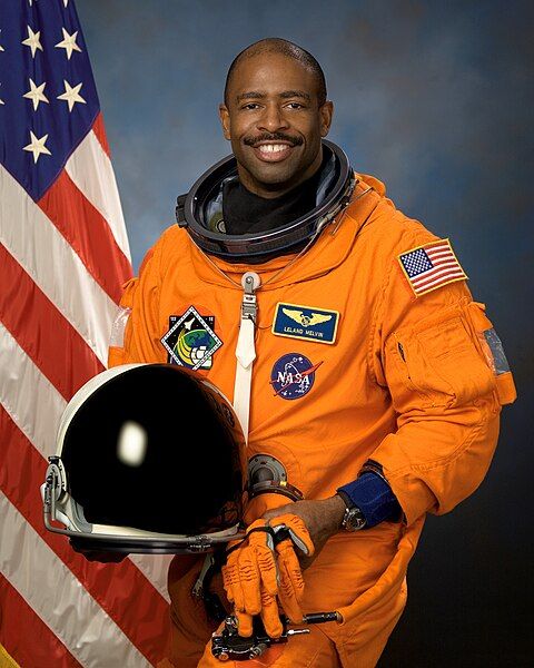 File:Leland Melvin (JSC2007-E-36047).jpg