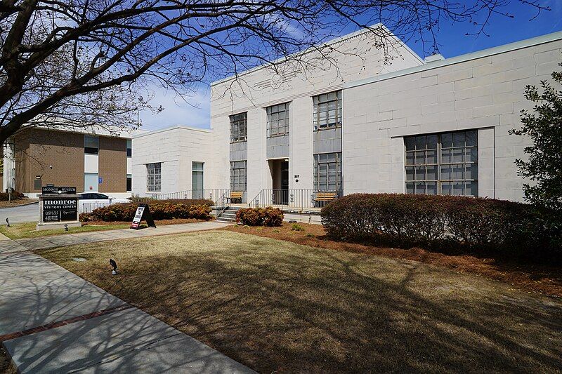 File:Monroe City Hall.jpg