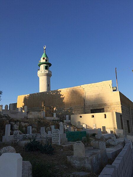 File:Nabi Jad Tomb.jpg