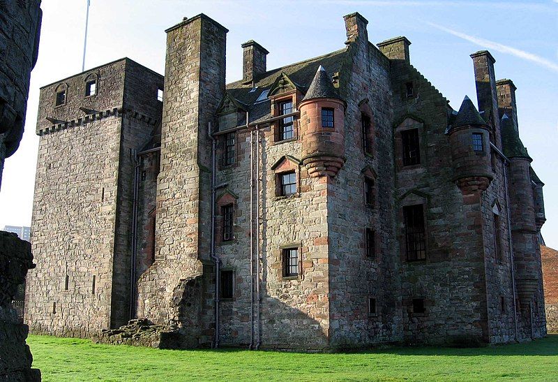 File:Newark Castle mansion2.jpg