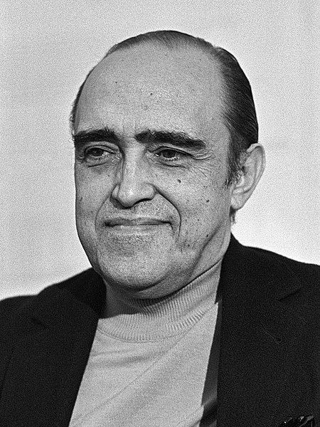 File:Oscar Niemeyer 1968.jpg