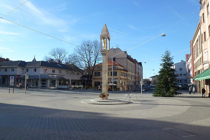 File:Pasinger Marienplatz.JPG