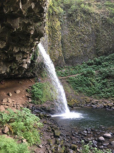 File:Ponytail Falls Oregon.jpg