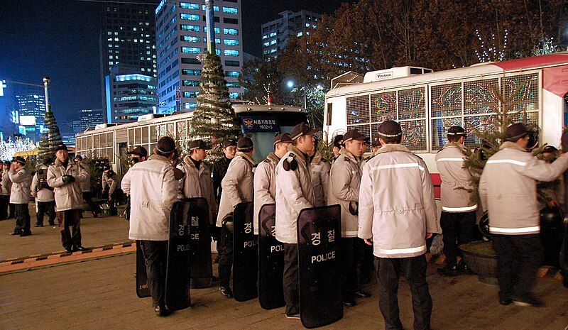 File:ROK anti-riot officers.jpg