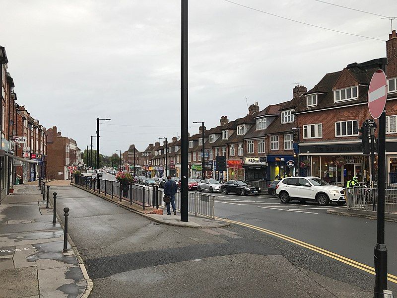 File:Shops, Selsdon.jpg