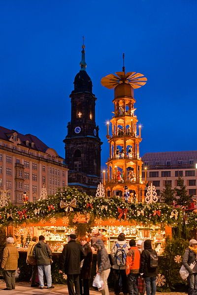 File:Striezelmarkt 2009 02368.jpg