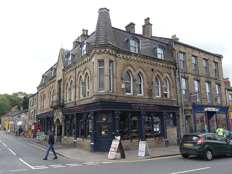 File:The Oakwood, Glossop.jpg