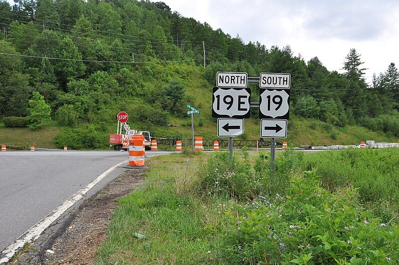 File:US19-US19E-Cane River.jpg