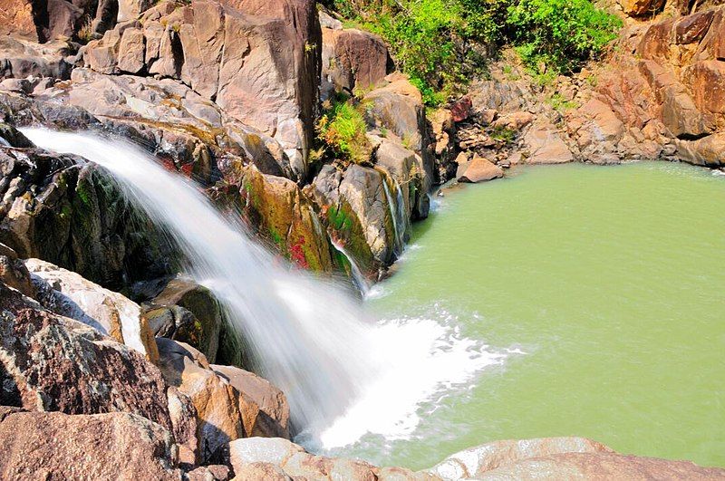 File:Waterfall in Netarhat.jpg