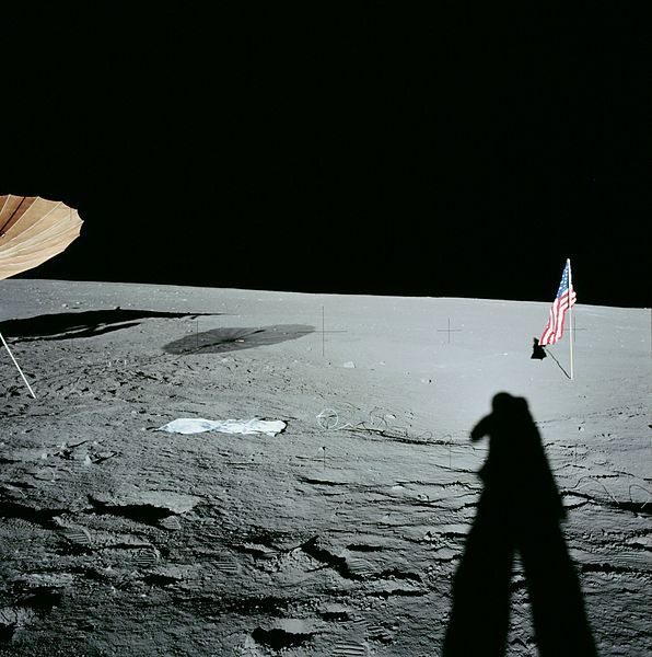 File:Apollo 12 AS12-46-6751.jpg