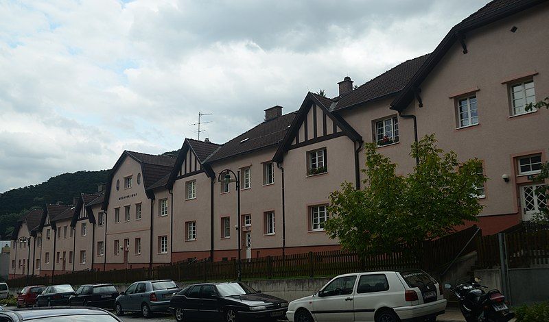 File:Berndorf, Brunntalhof.jpg