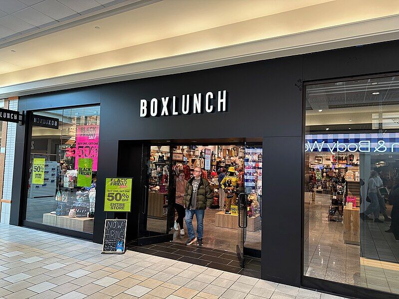 File:BoxLunch Maine Mall.jpg