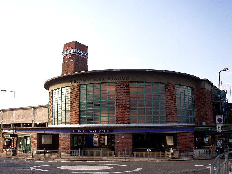 File:Chiswick Park station.jpg