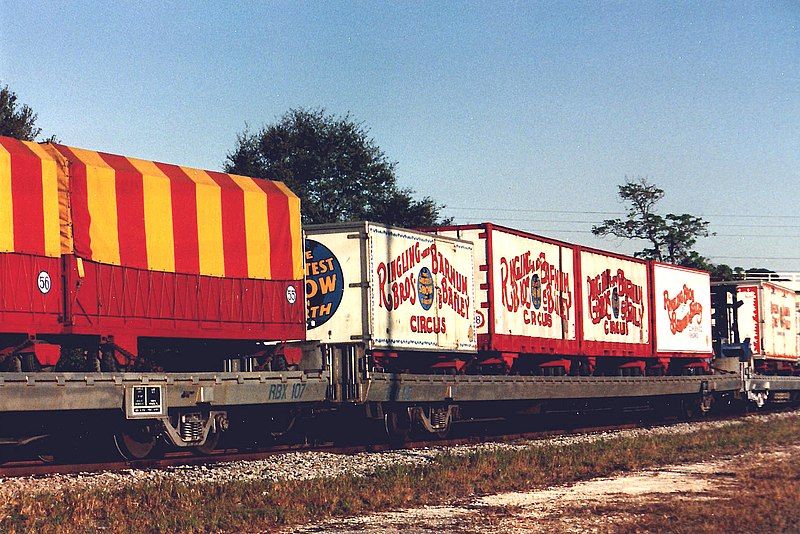 File:Circus train.jpg